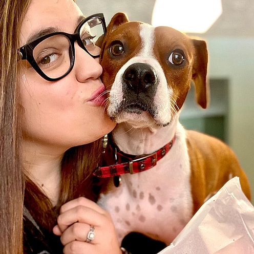 Winston, the Beagle that watches TV and his owner